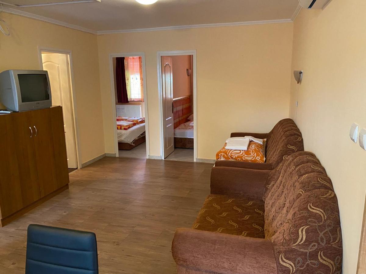 Sweet Home Apartman Hajduszoboszlo Ngoại thất bức ảnh