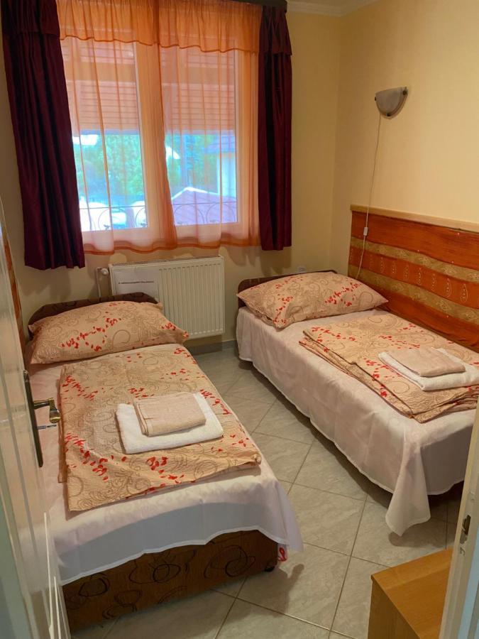 Sweet Home Apartman Hajduszoboszlo Ngoại thất bức ảnh